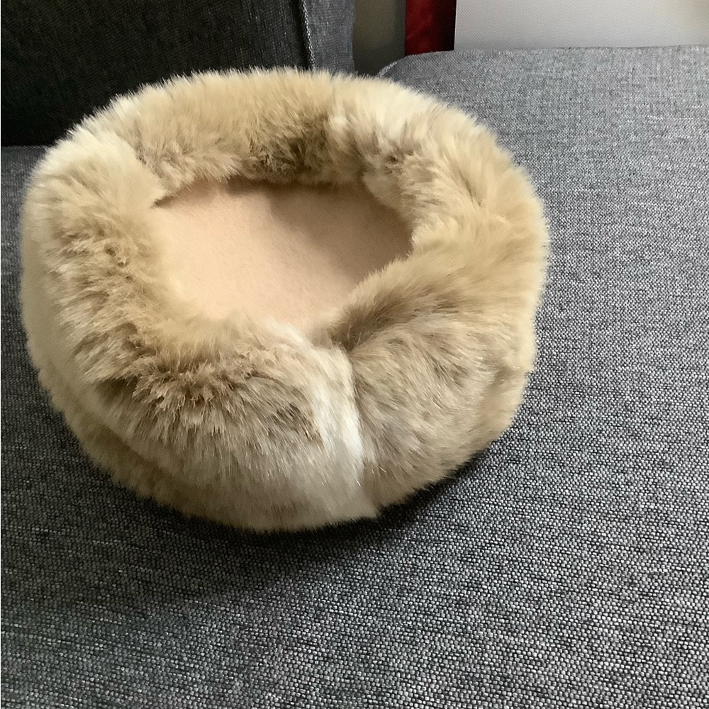 PARKHURST FAUX FUR HAT PREOWNED OFFERS WELCOME